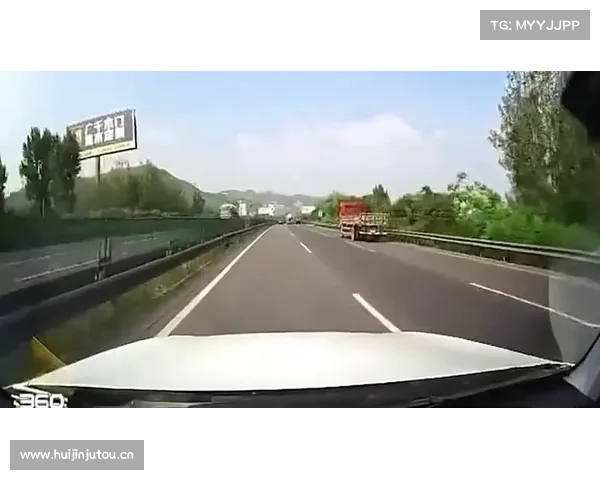 一货车高速“霸道行驶”发生侧翻 一货车高速“霸道行驶”发生侧翻