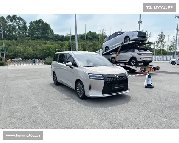 侧滑门终于安排上了,五菱全新MPV曝光,配红标+无边框进气格栅 侧滑门终于安排上了,五菱全新MPV曝光,配红标+无边框进气格栅